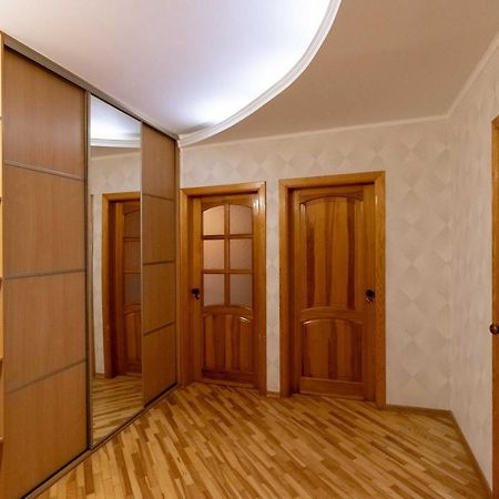 Kvartirkoff Na Ozernaya 8 Киев Экстерьер фото