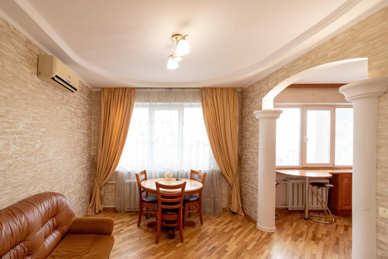Kvartirkoff Na Ozernaya 8 Киев Экстерьер фото