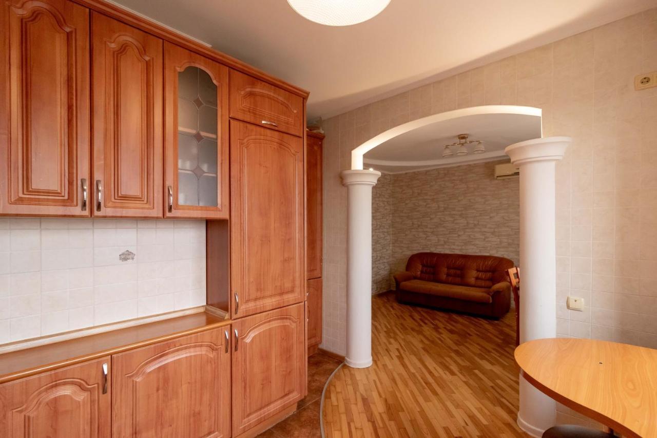 Kvartirkoff Na Ozernaya 8 Киев Экстерьер фото